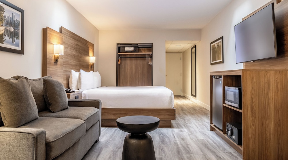INTERIOR, QUEEN BED, SOFA