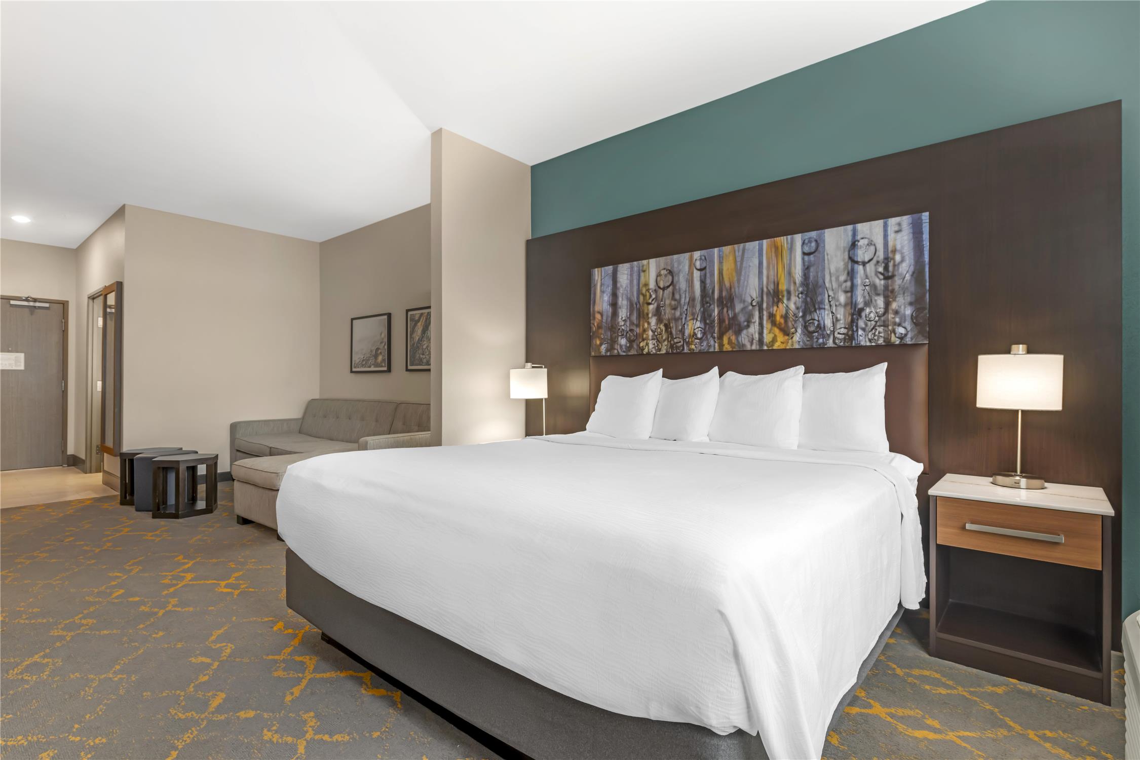 Suite, King Bed, Sofa