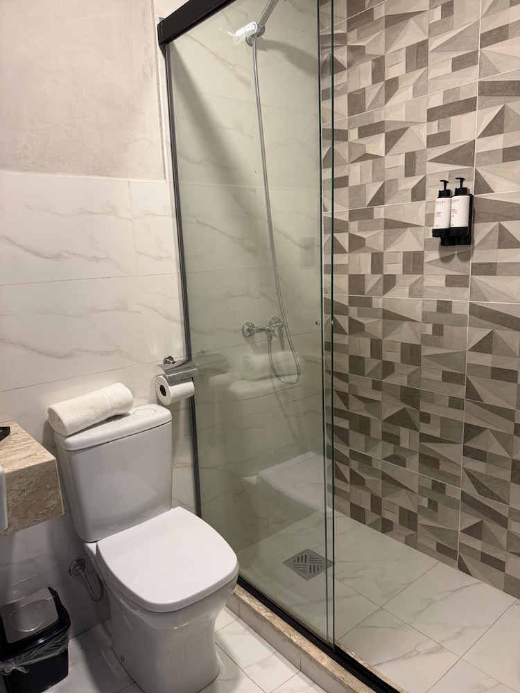 Ramada Suites by Wyndham Asuncion Aeropuerto 58/60