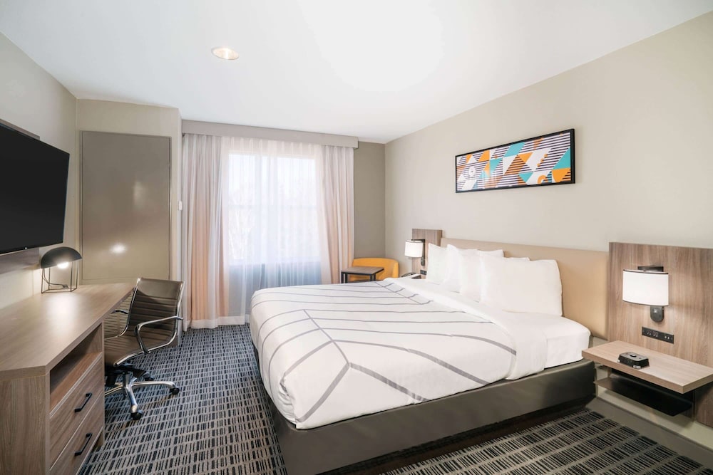 La Quinta Inn and Suites by Wyndham Montgomery 18/50