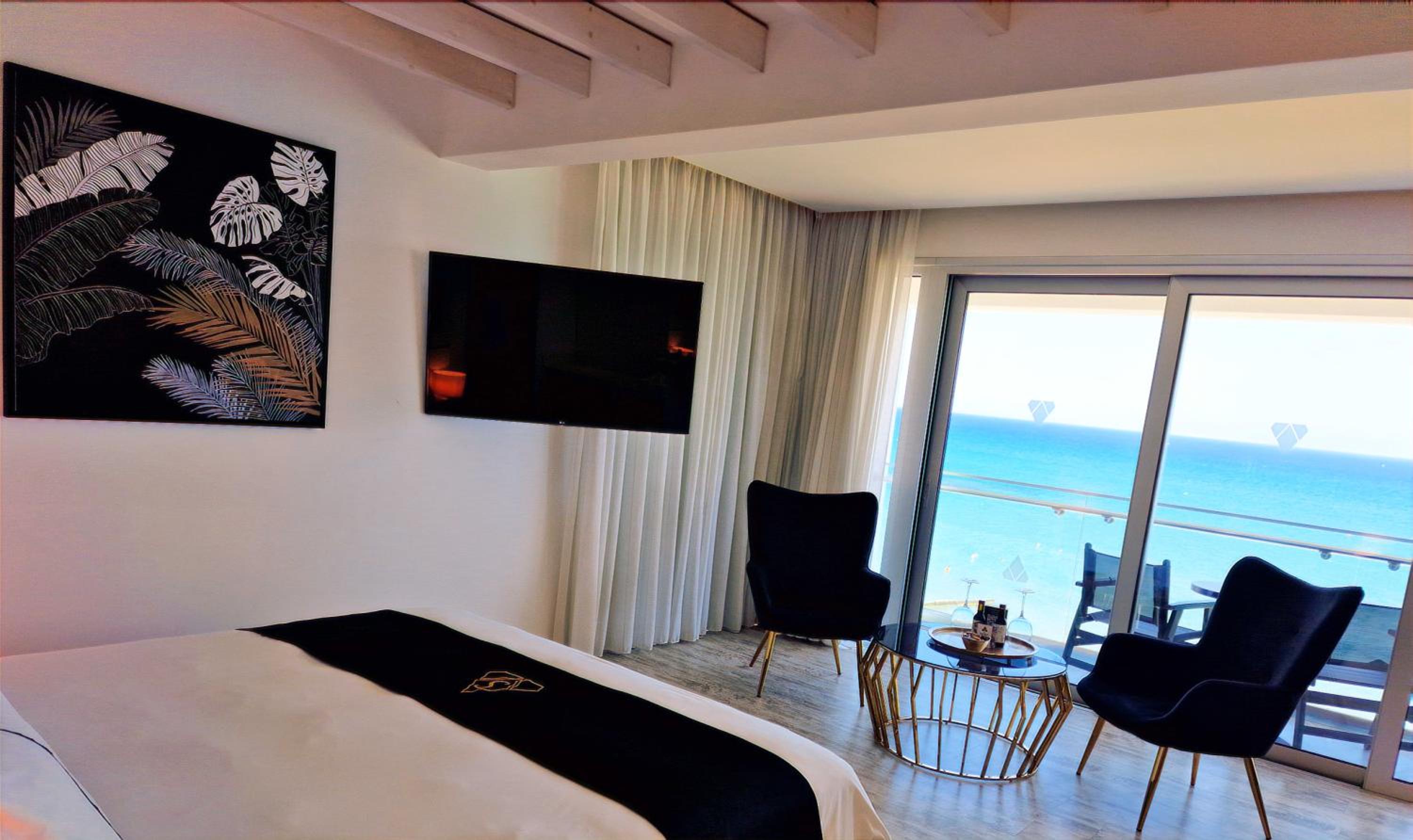 Junior Suite, King Bed, Sea View