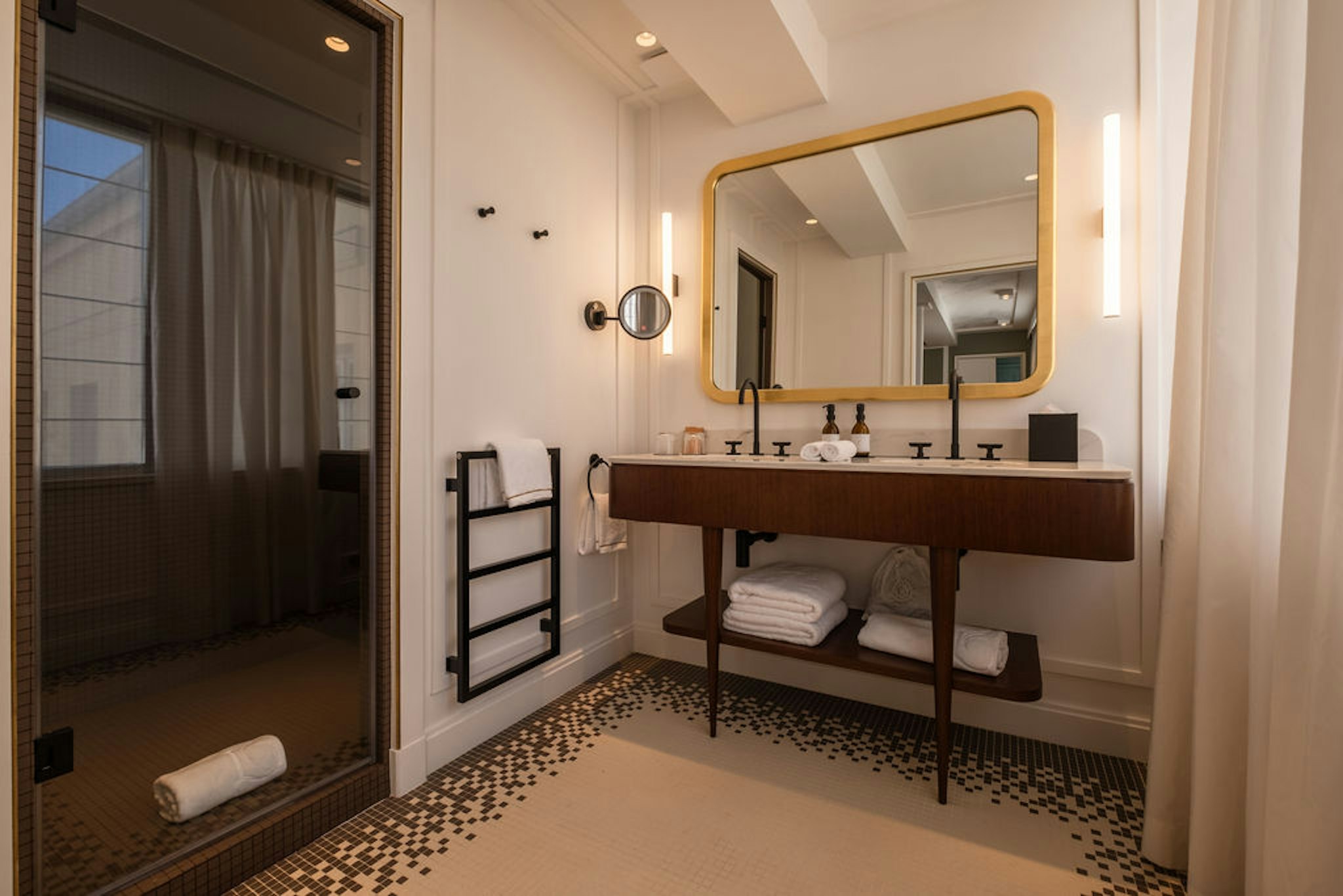 Hotel Les Lumieres 50/50