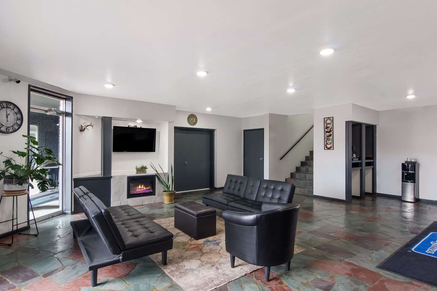 Rodeway Inn & Suites Sidney Historic Downtown I-80 18/25