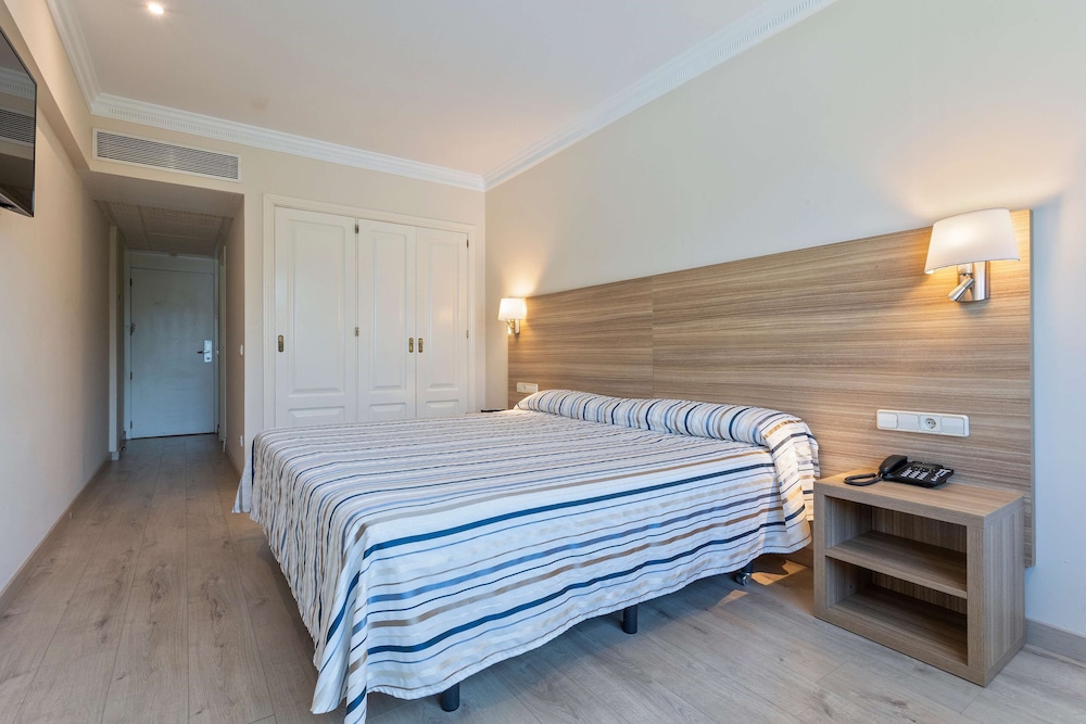 ROOM, SINGLE, DOUBLE BED