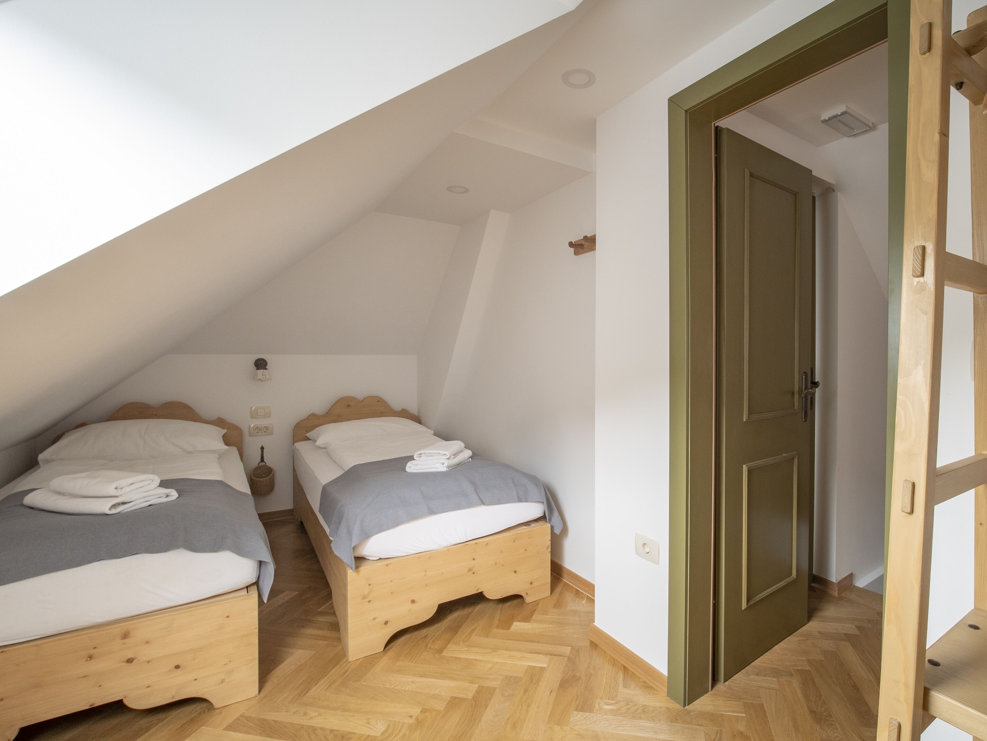 شقة بسريرين كوين بغرفتي نوم، Apartment House Berghi Ii 4/10
