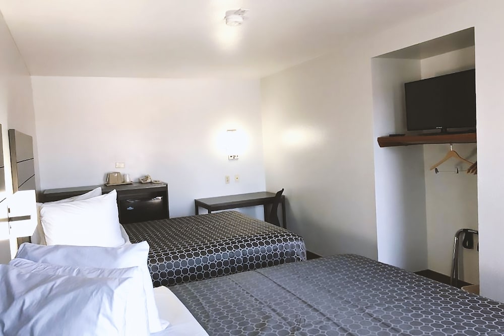 Americas Best Value Inn & Suites San Antonio Arena District 5/21