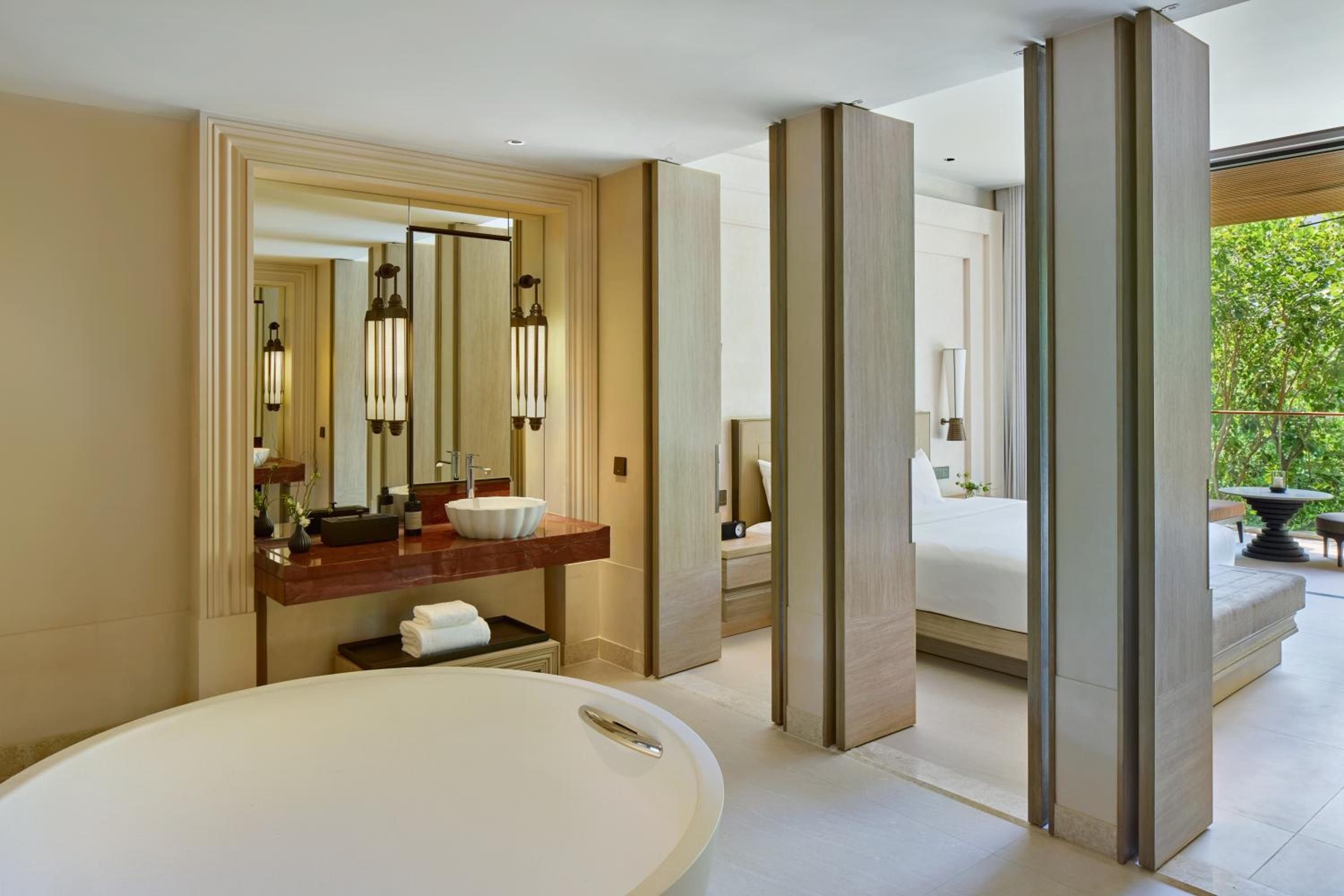 Suite, King Bed, Plunge Pool
