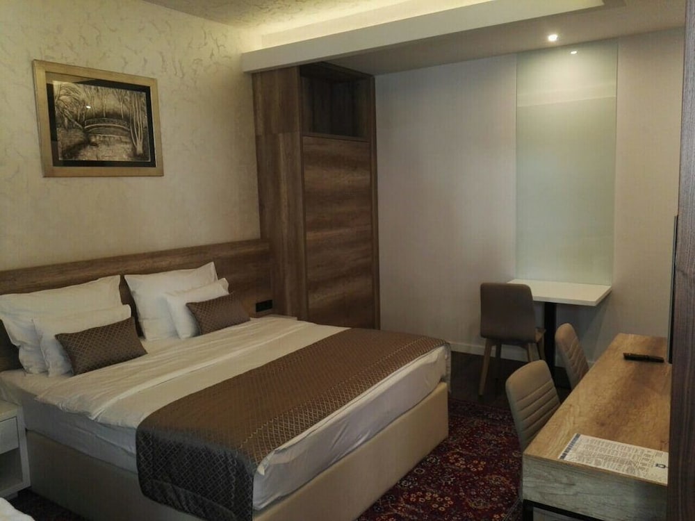 Room, Double or Twin Bed