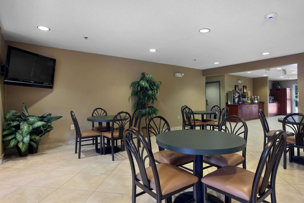 Microtel Inn & Suites by Wyndham Palm Coast I-95 23/29