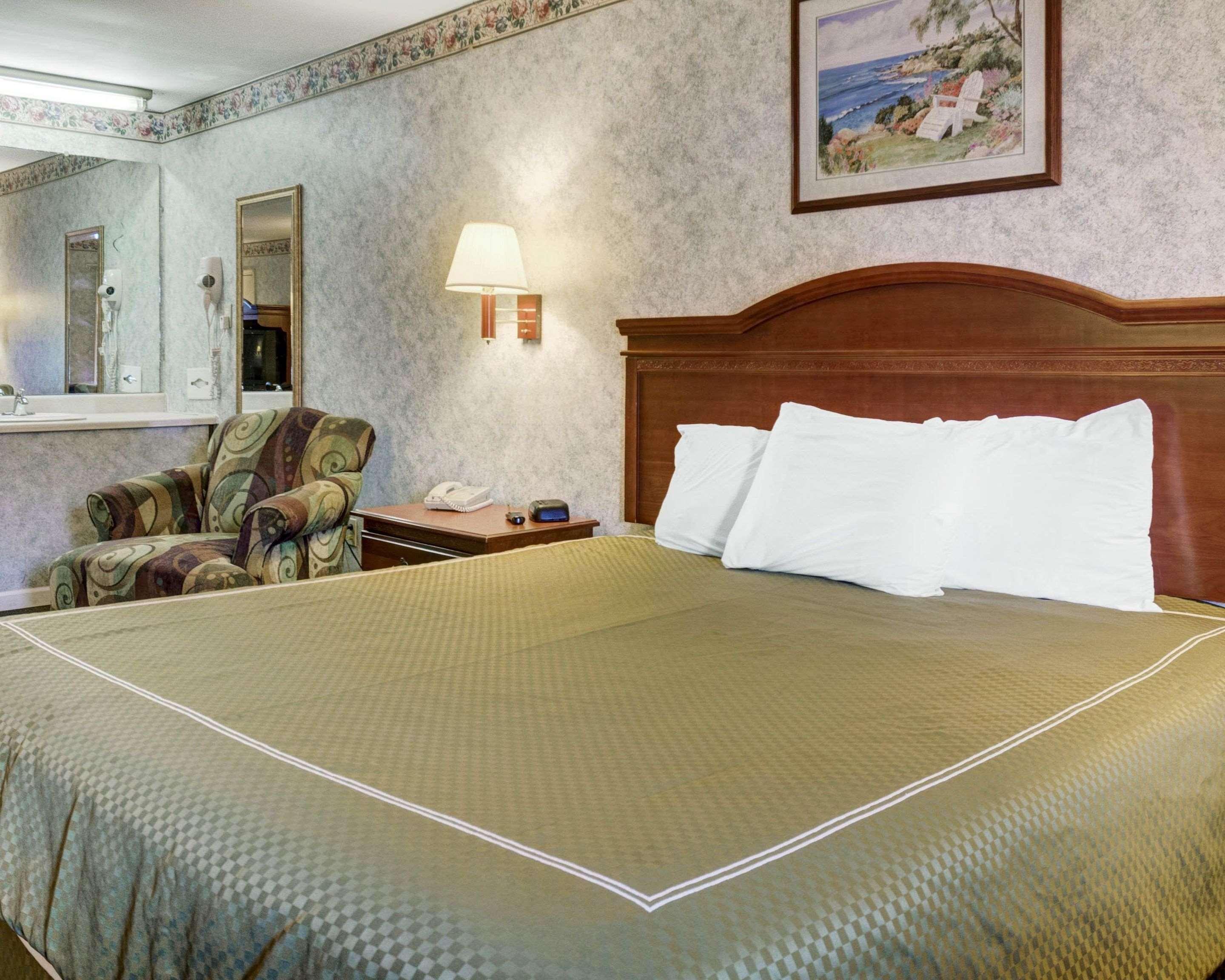 Rodeway Inn &amp; Suites Williamsburg 11/26