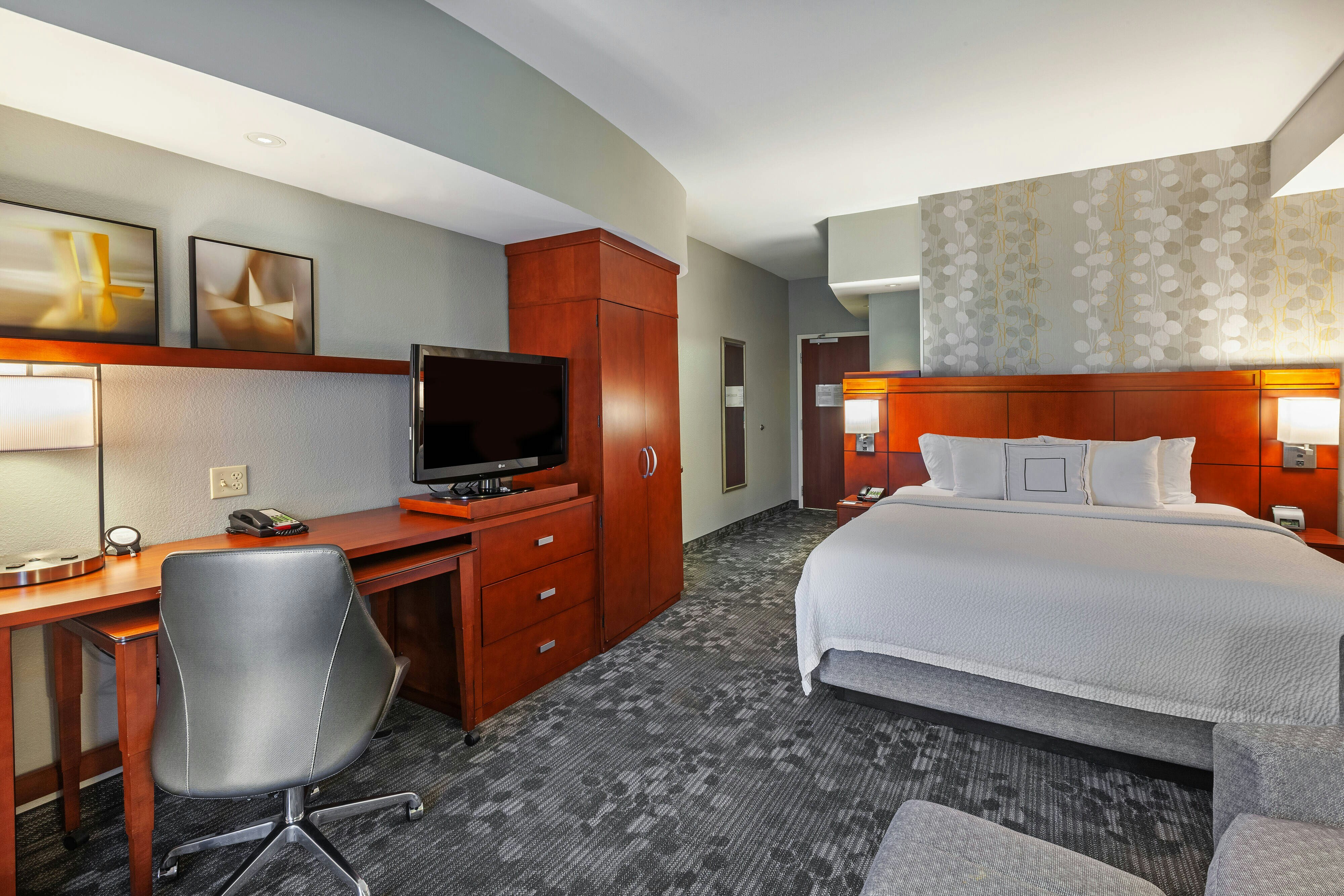 Courtyard Tulsa Woodland Hills 19/56