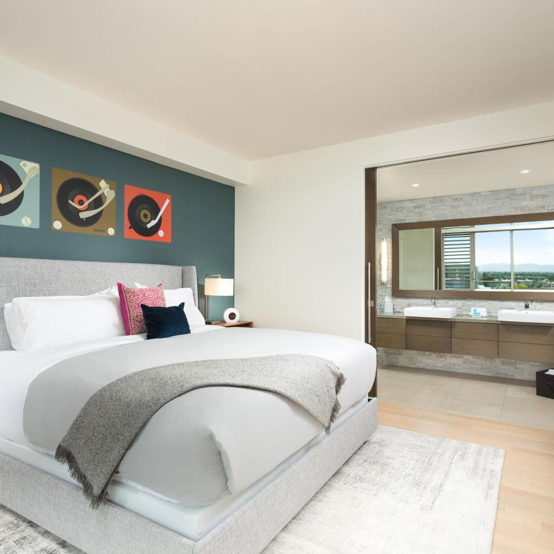 2 Bedrooms, Oasis, Residential, Suite