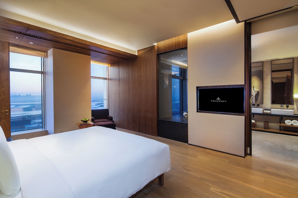 Rainbow, Family Suite, King and Twin Beds