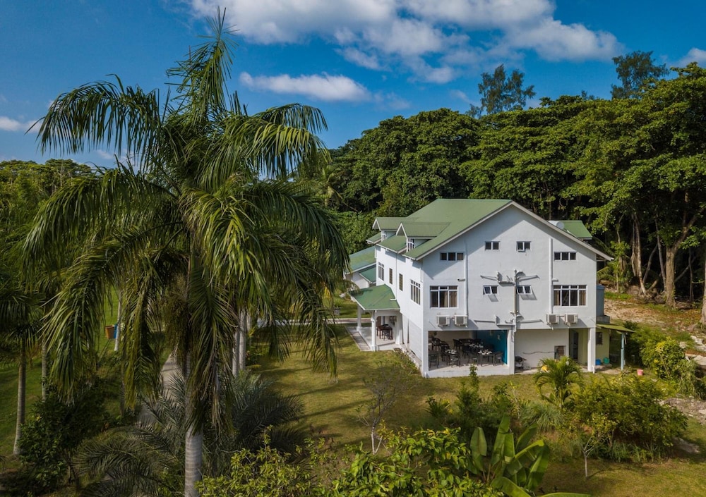 La Modestie Villa 40/50