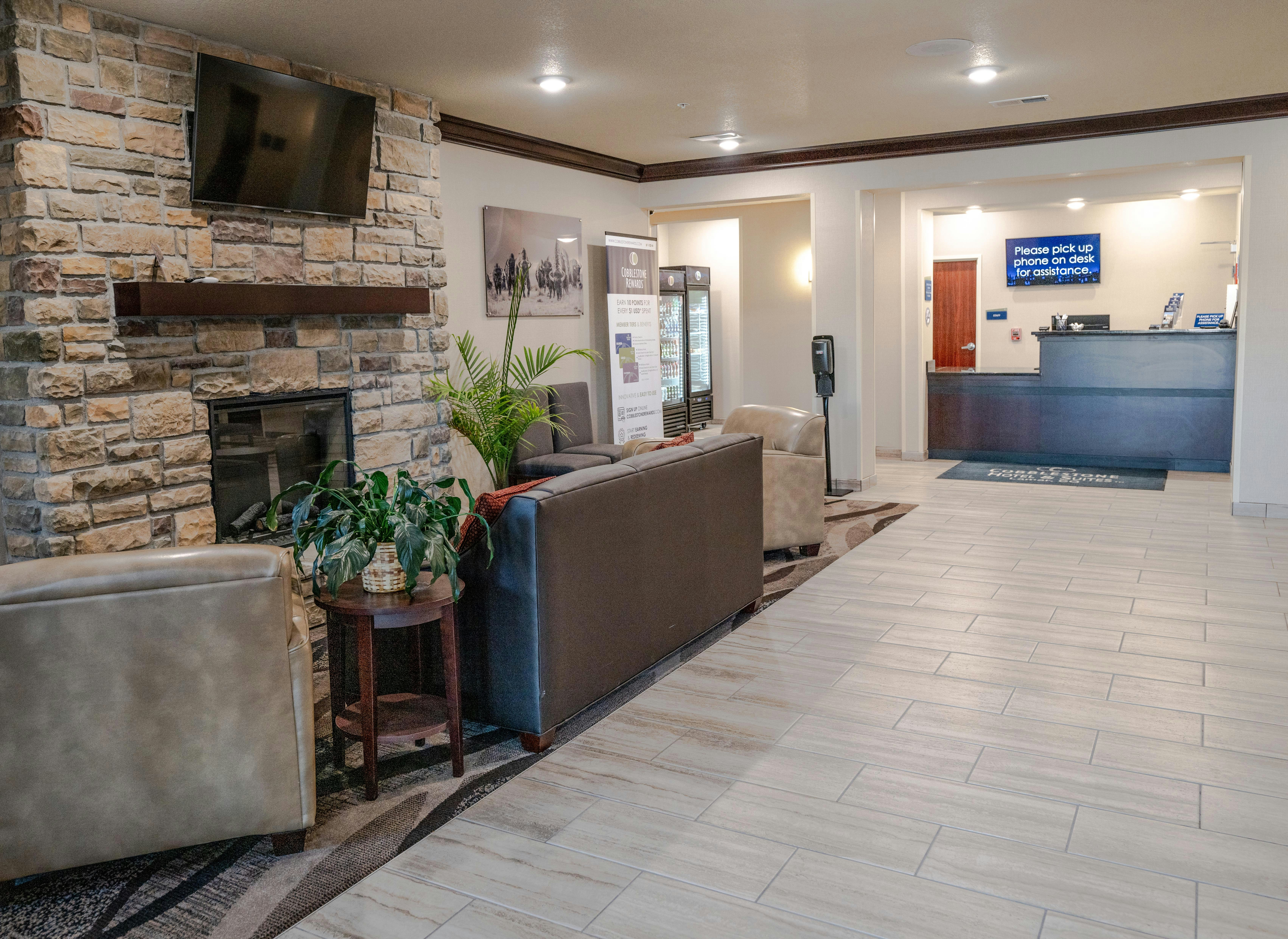 Cobblestone Hotel & Suites - Lamar 4/19