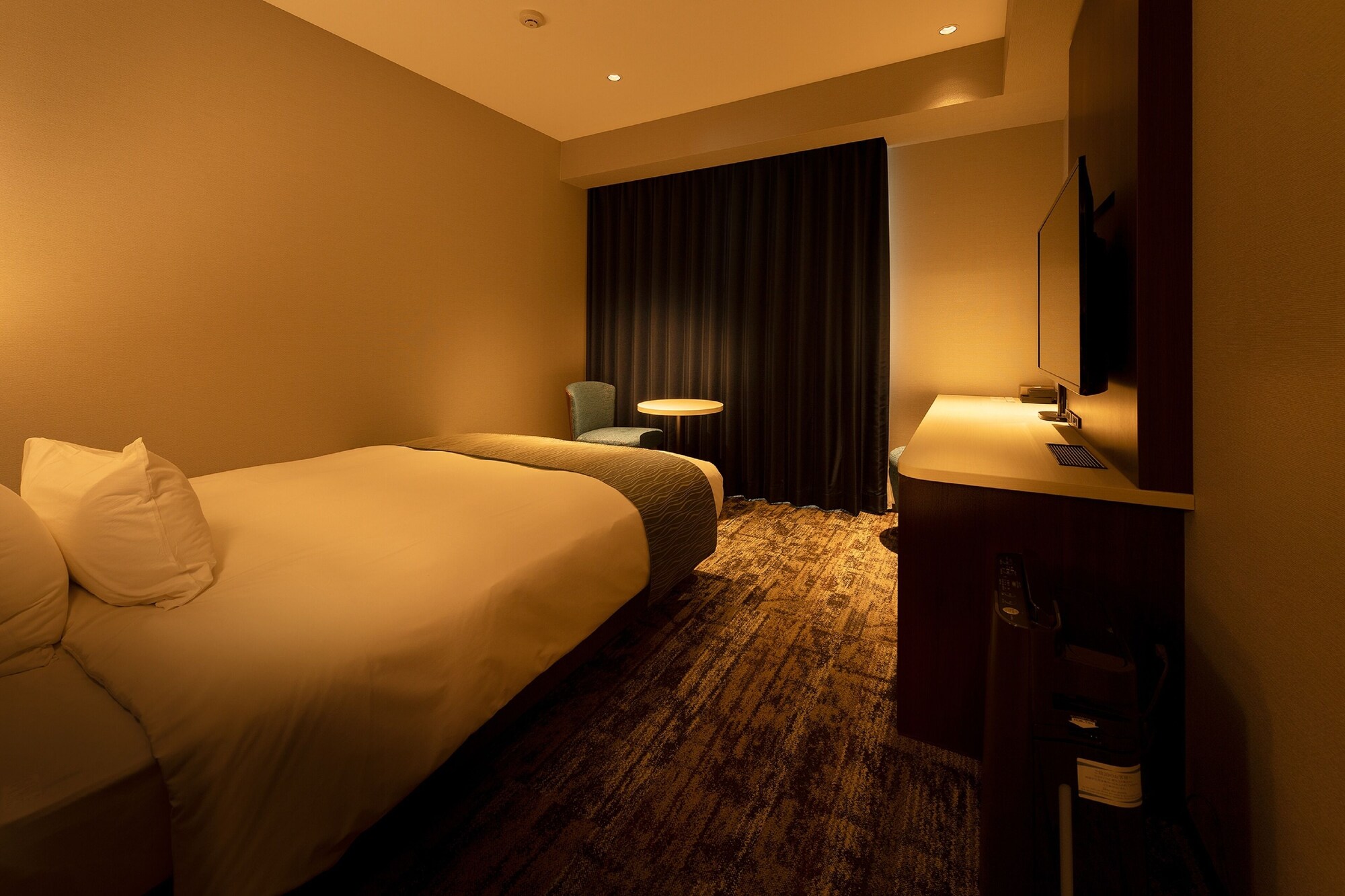 ROOM, DOUBLE BED