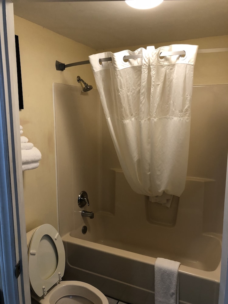Quality Inn Laurinburg, NC 18/44