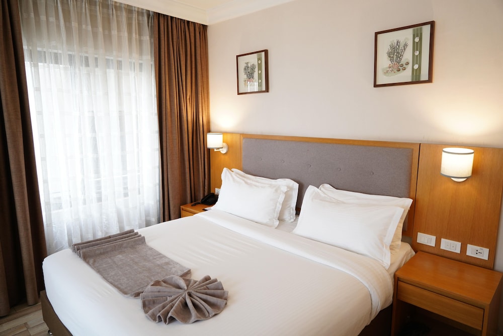 Mado Hotel 17/66
