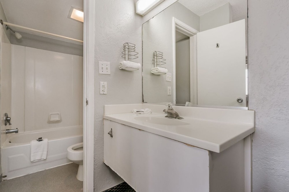 Relax Inn West Amarillo Medical Center 21/23