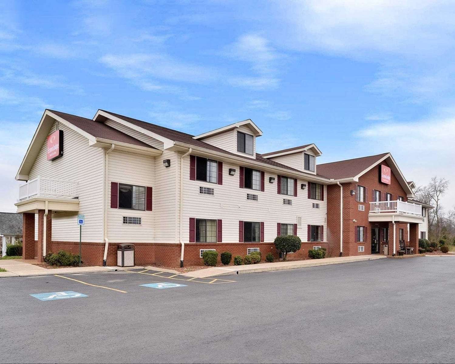 Econo Lodge Inn and Suites Shelbyville 2/21
