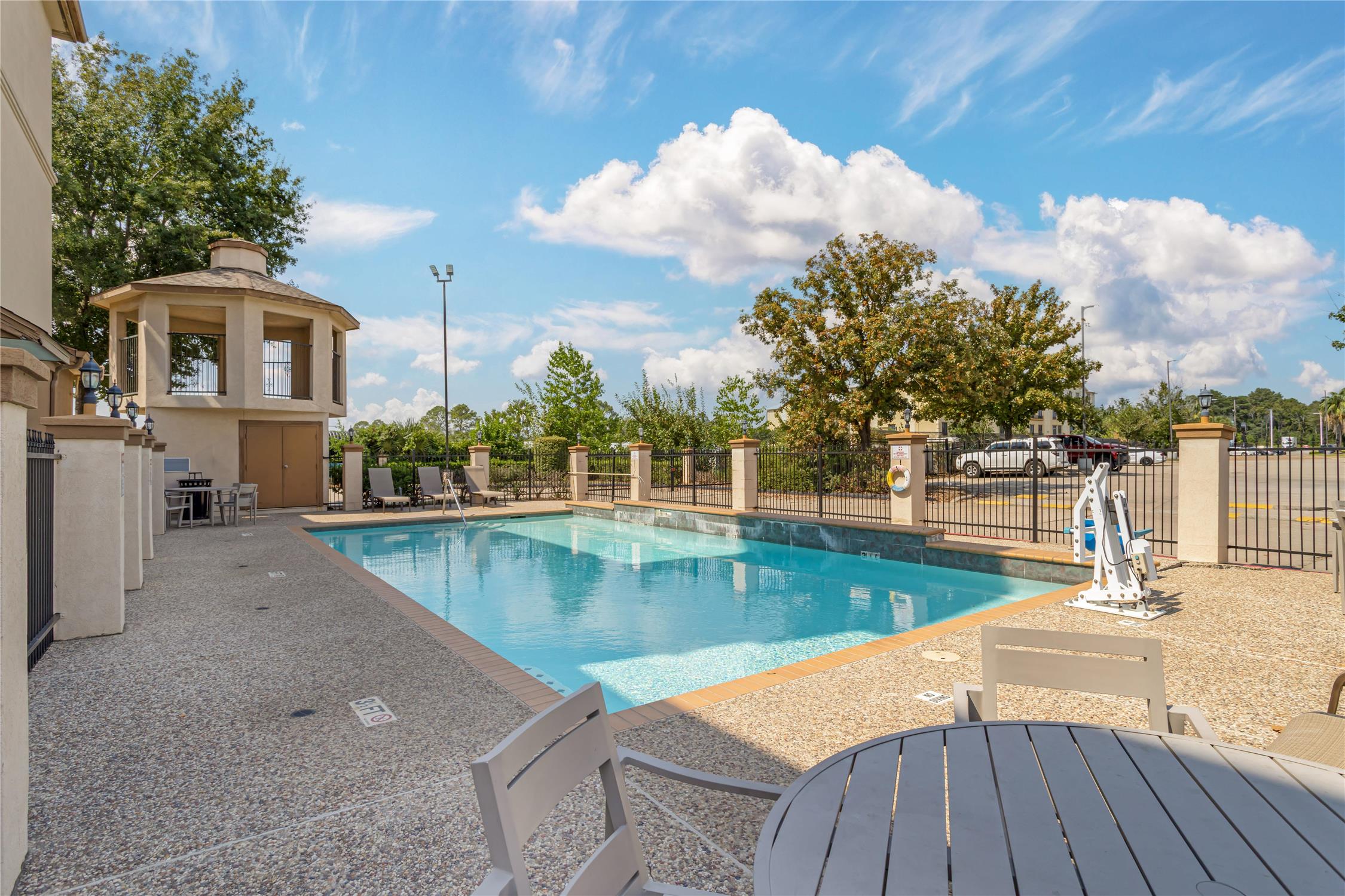 Best Western Plus North Houston Inn & Suites 20/21