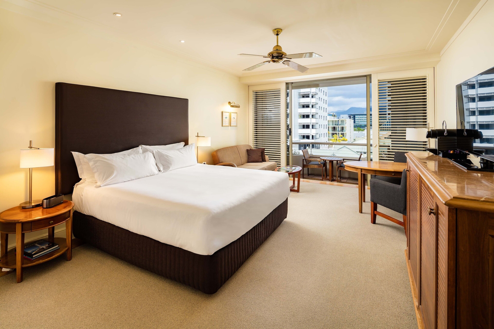 SUPERIOR, KING BED, CITY VIEW, JETTED TUB