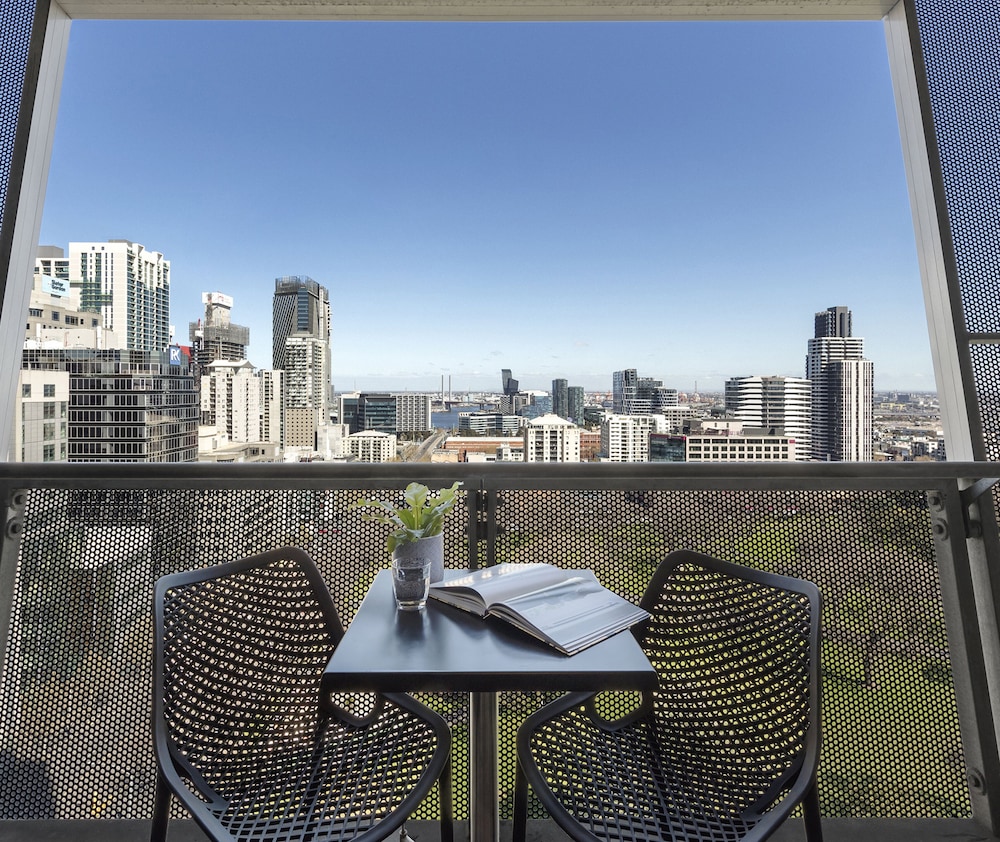Oaks Melbourne on William Suites 36/50