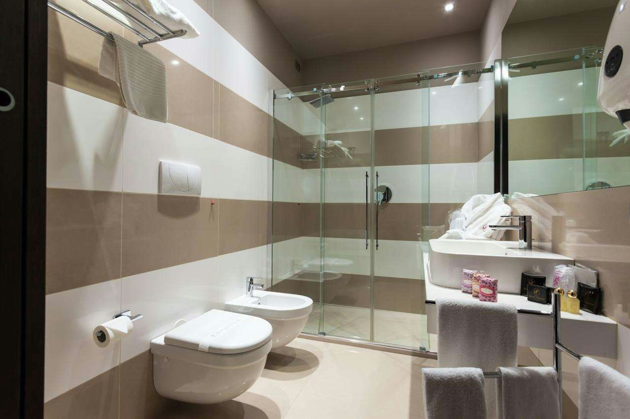 Albergo Vittoria 58/62