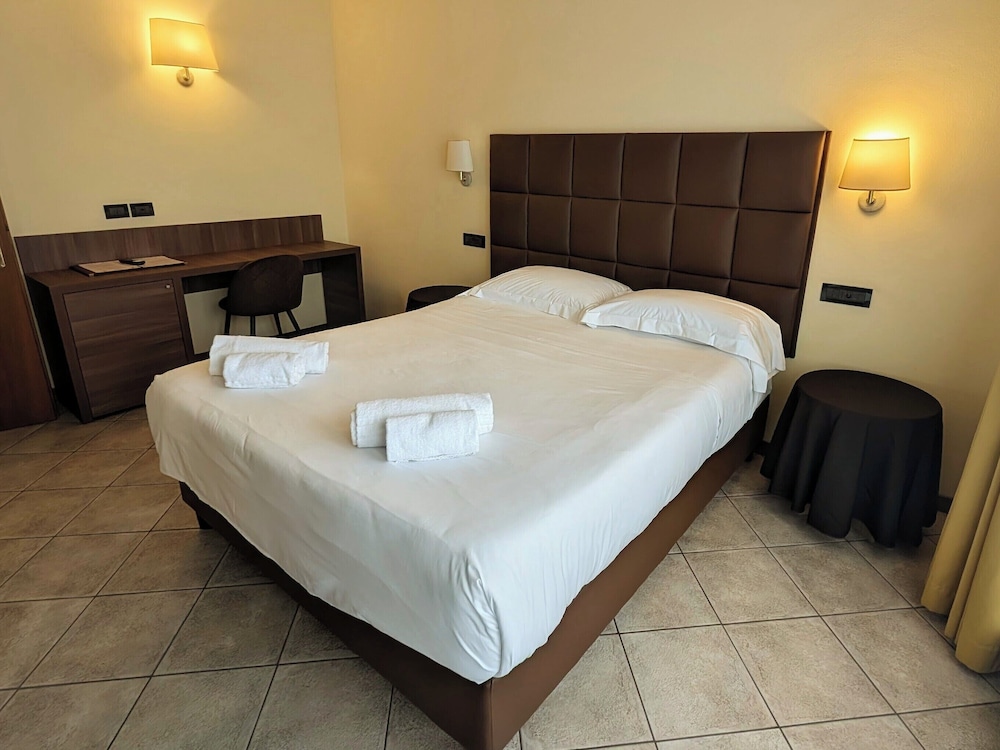 Economy, Double Bed, Yachting Hotel Mistral 2/7