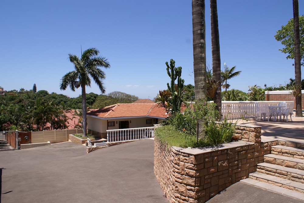 Albion Manor 33/39