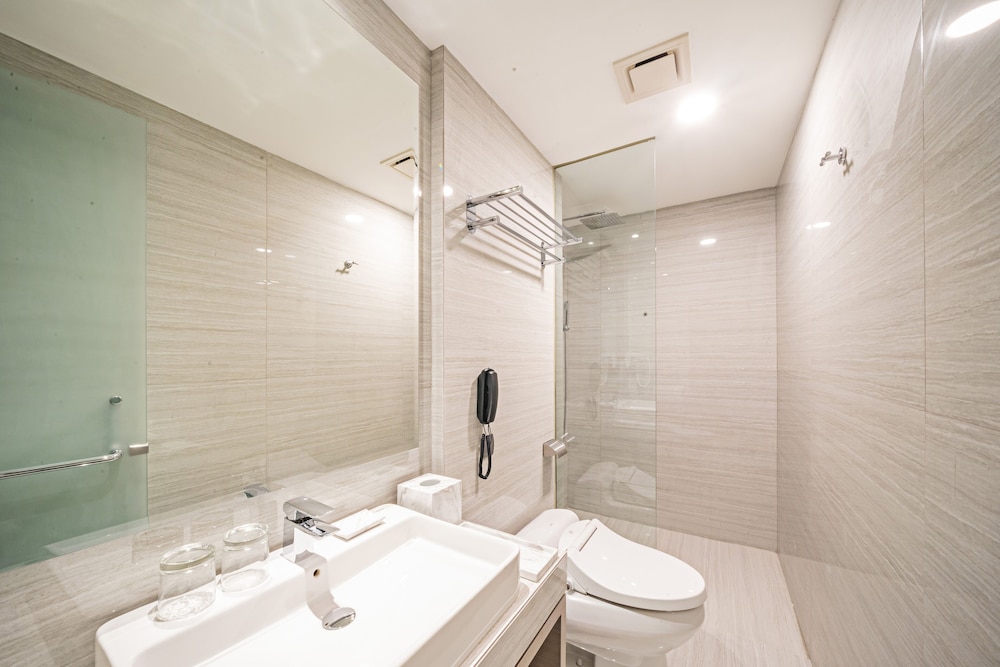 Platinum Tunjungan Hotel 49/50