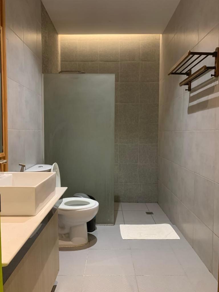 Leux Hotel 34/40