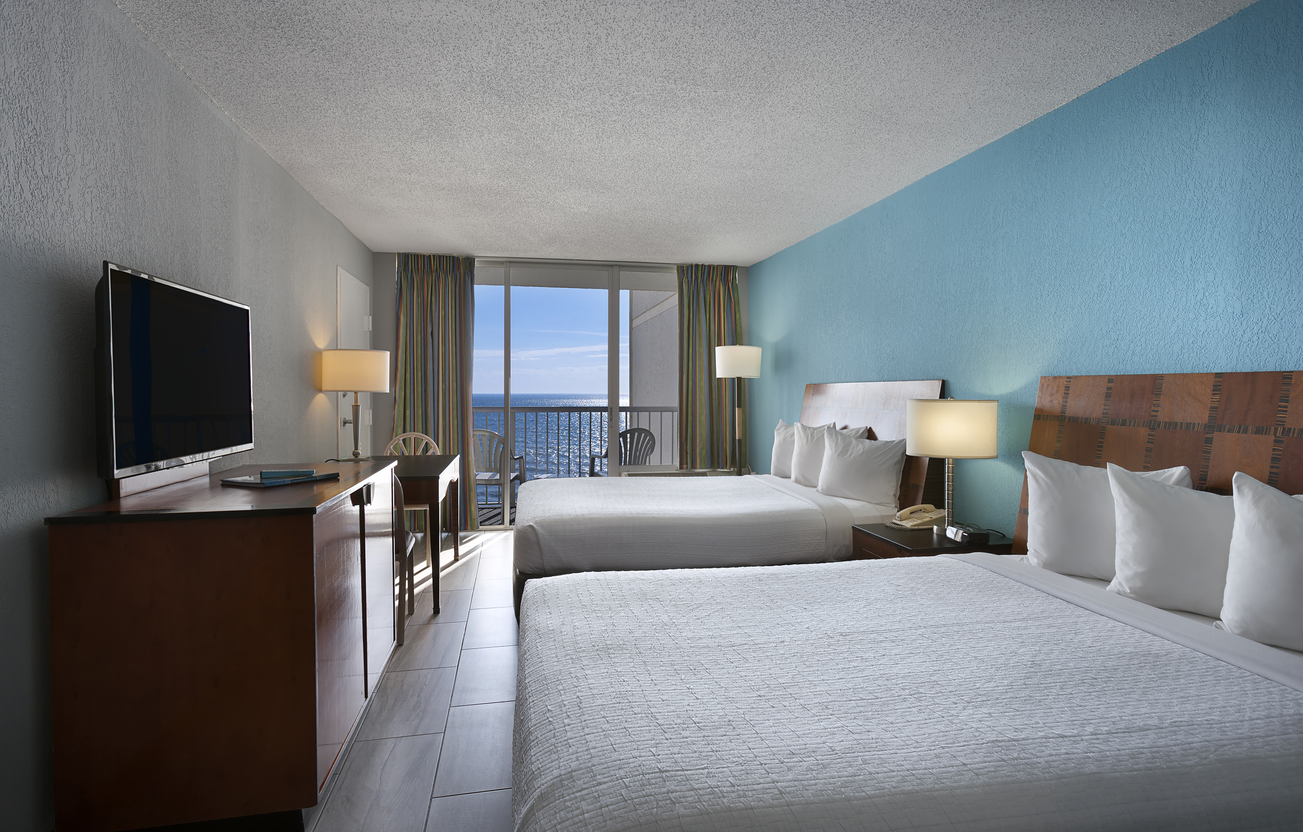 Efficiency, Classic, Queen Bed, Ocean Front