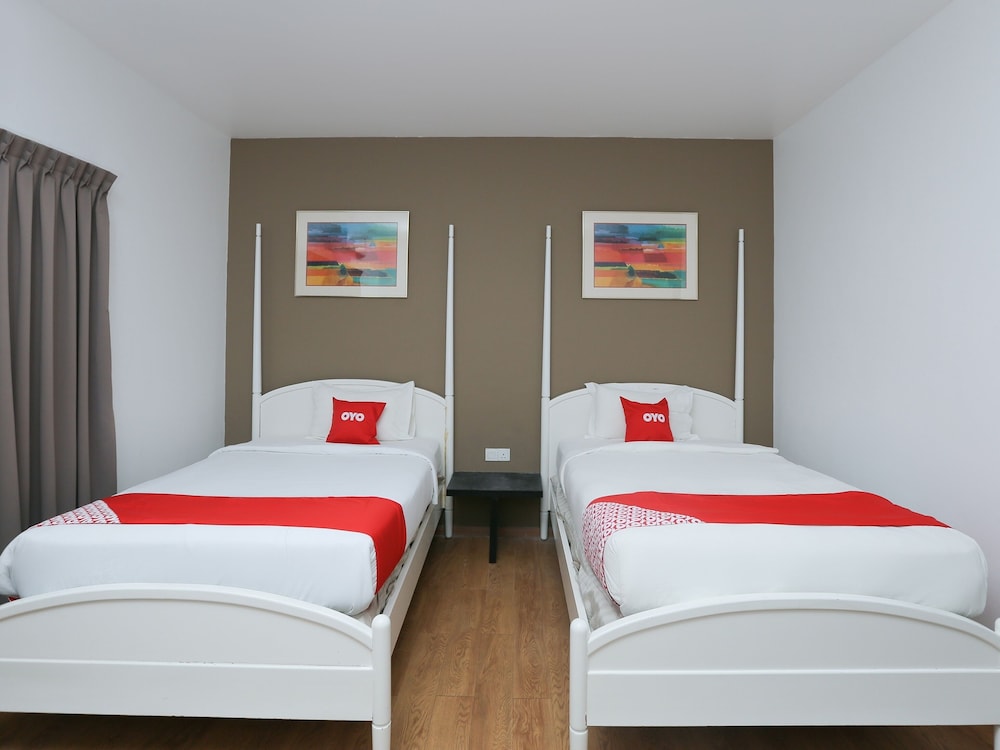 OYO 89915 East Mount Hotel 25/32