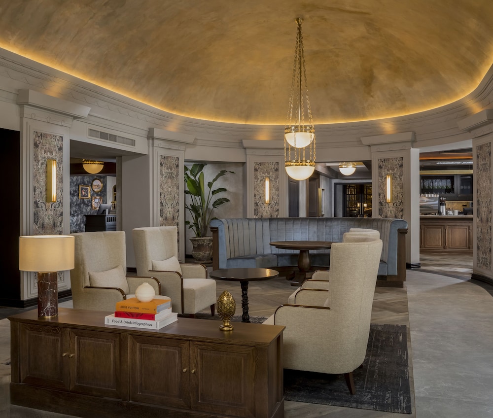 The Queens Hotel 47/59