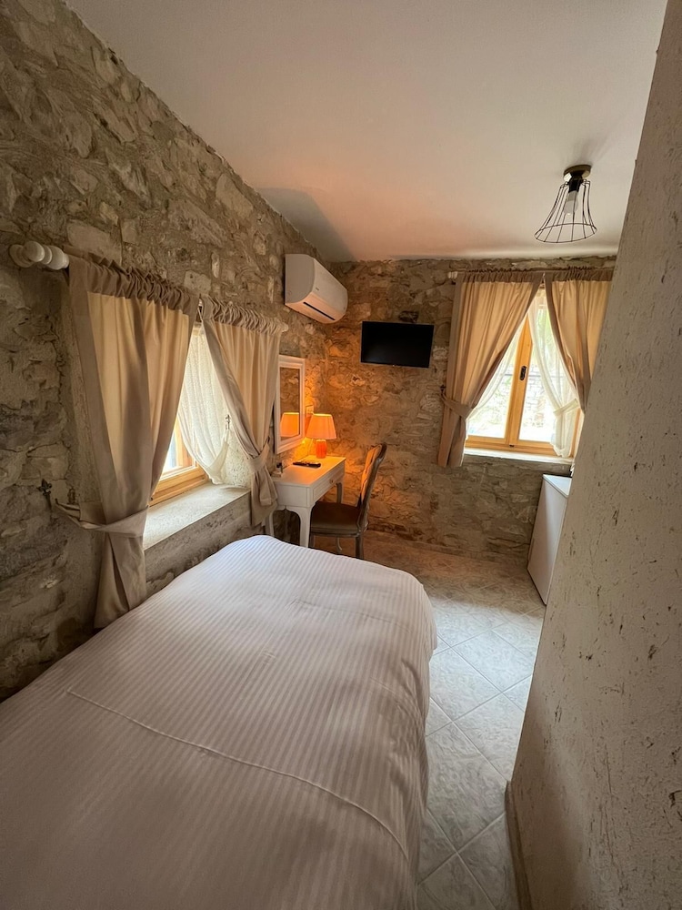 Kugu Urla Otel 8/50
