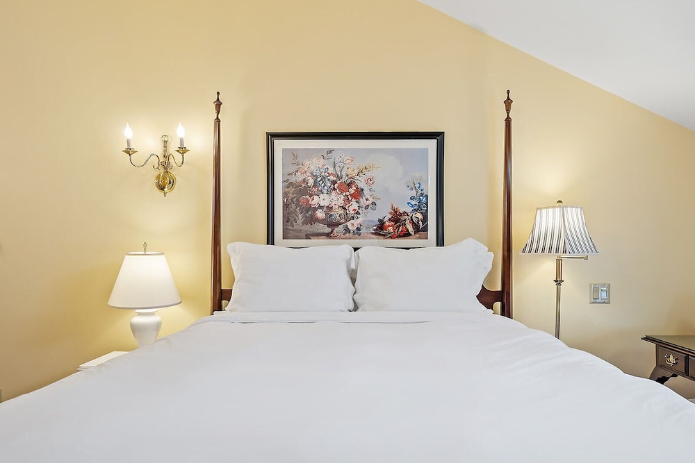 The Rochester Inn, A Historic Hotel 23/70