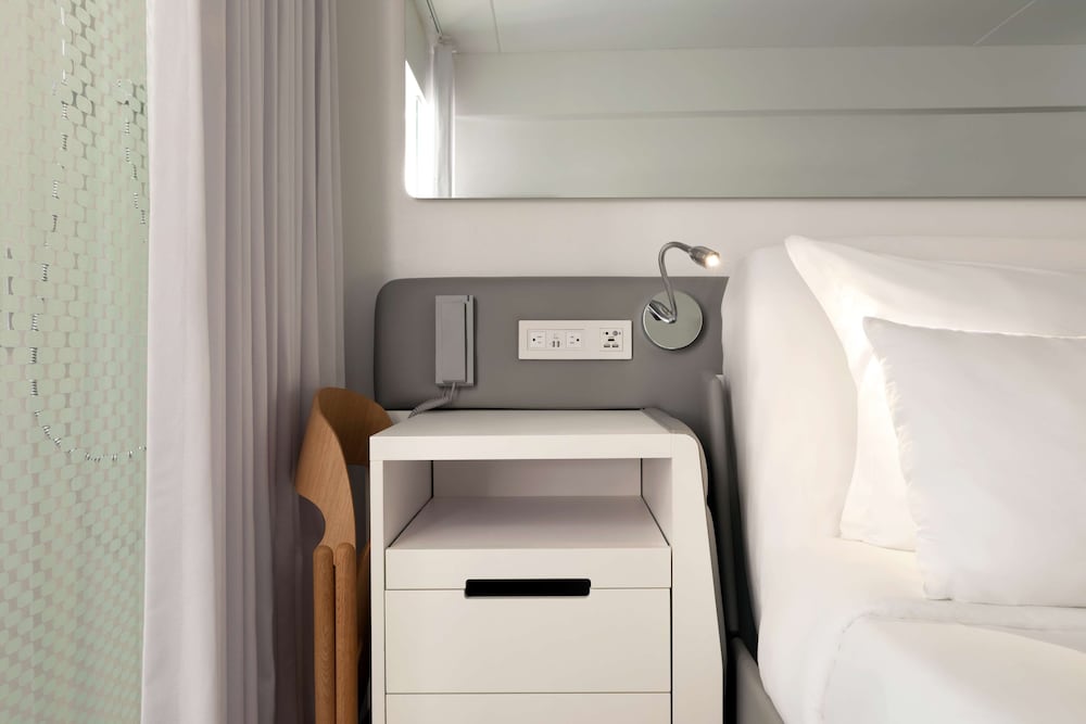 YOTEL Boston, Select by Hilton 31/79