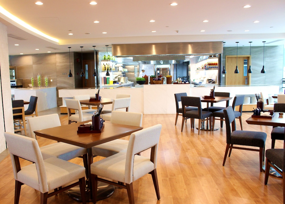 Hyatt Place Shenzhen Airport 51/70