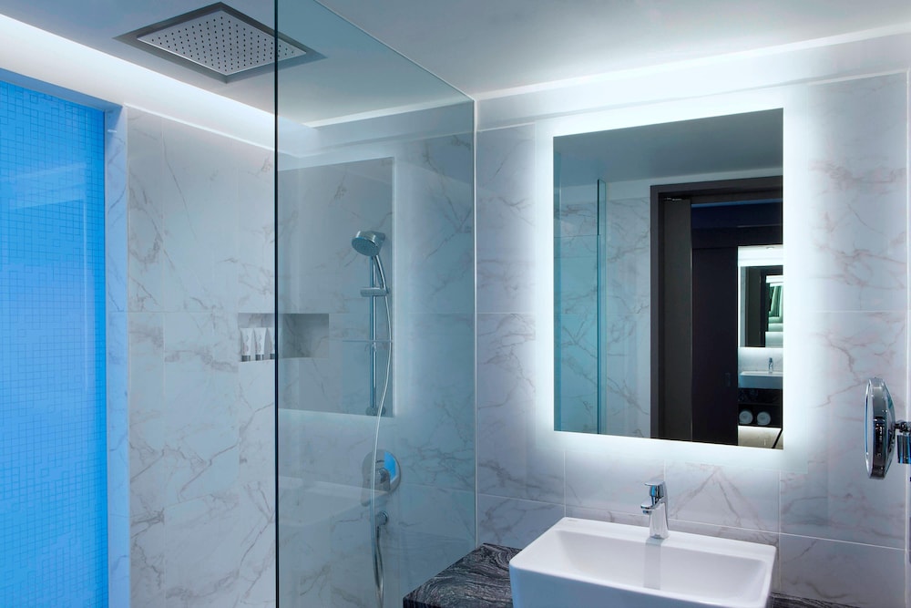 LE MERIDIEN KUALA LUMPUR 12/83