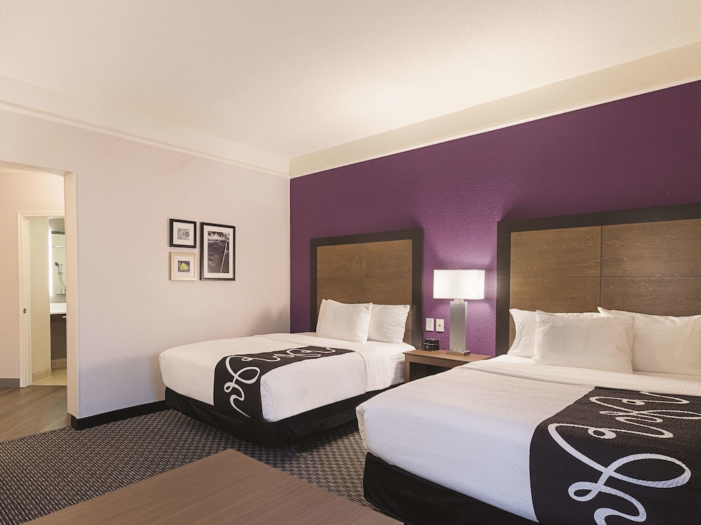 La Quinta Inn Suites Oklahoma City Nw Expwy 19/47