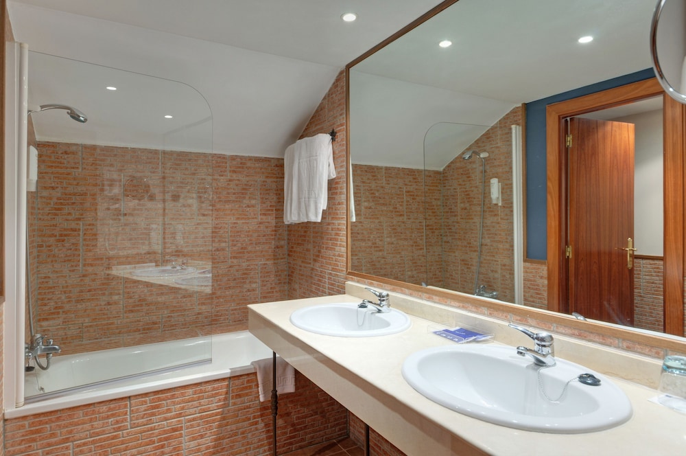 Hotel Segovia Sierra de Guadarrama 48/50