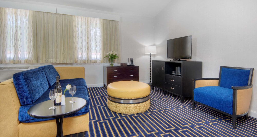 Best Western Plus Palm Court Hotel 30/42