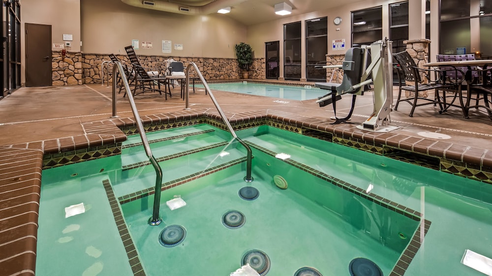 Best Western Plus Cimarron Hotel & Suites 24/41