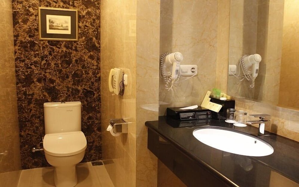Resor Tuban Tropis 28/30