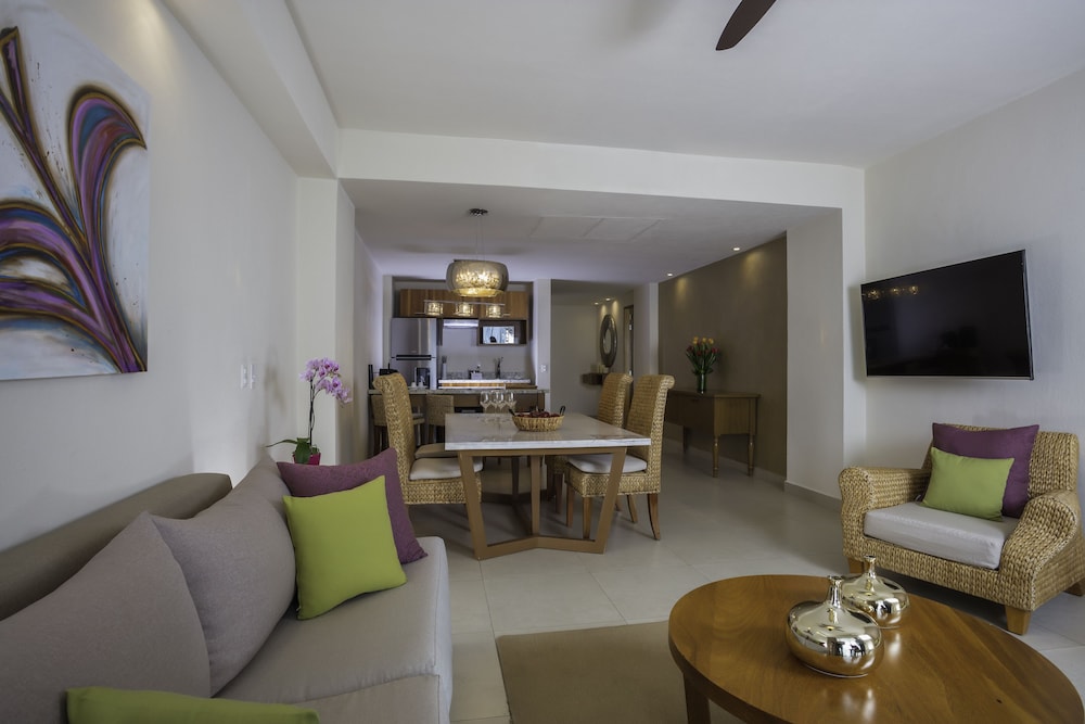 Almar Resort Luxury LGBT Beach Front Experience 39/59
