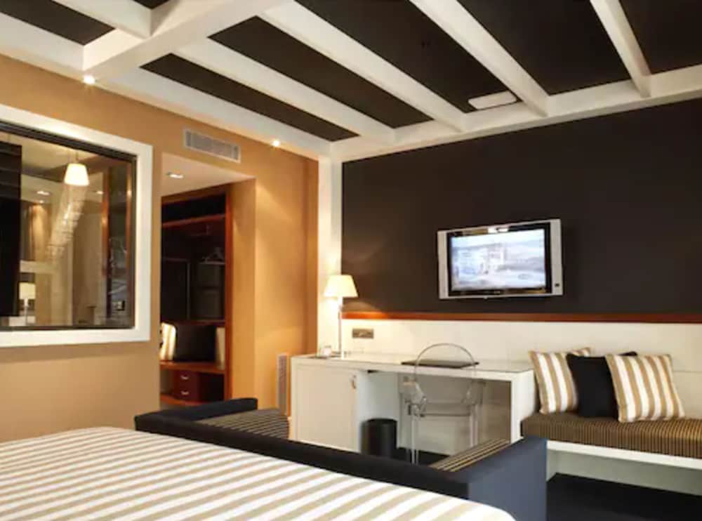 U232 Hotel 7/66