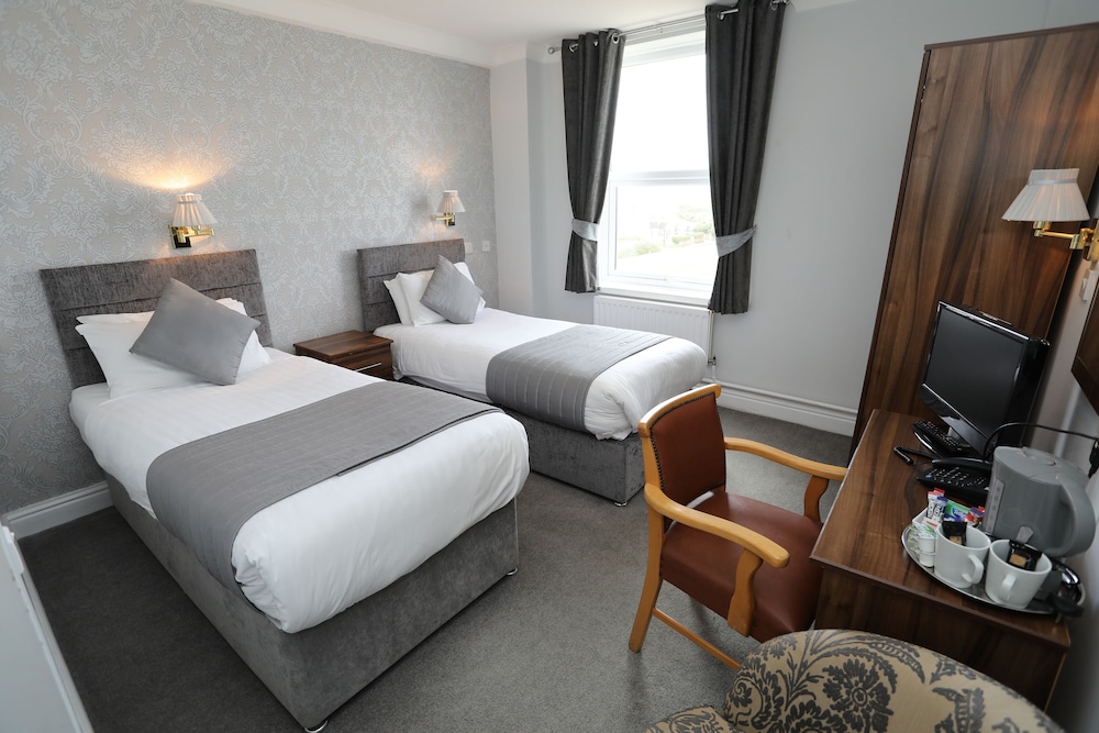 The Beaches Hotel 50/100