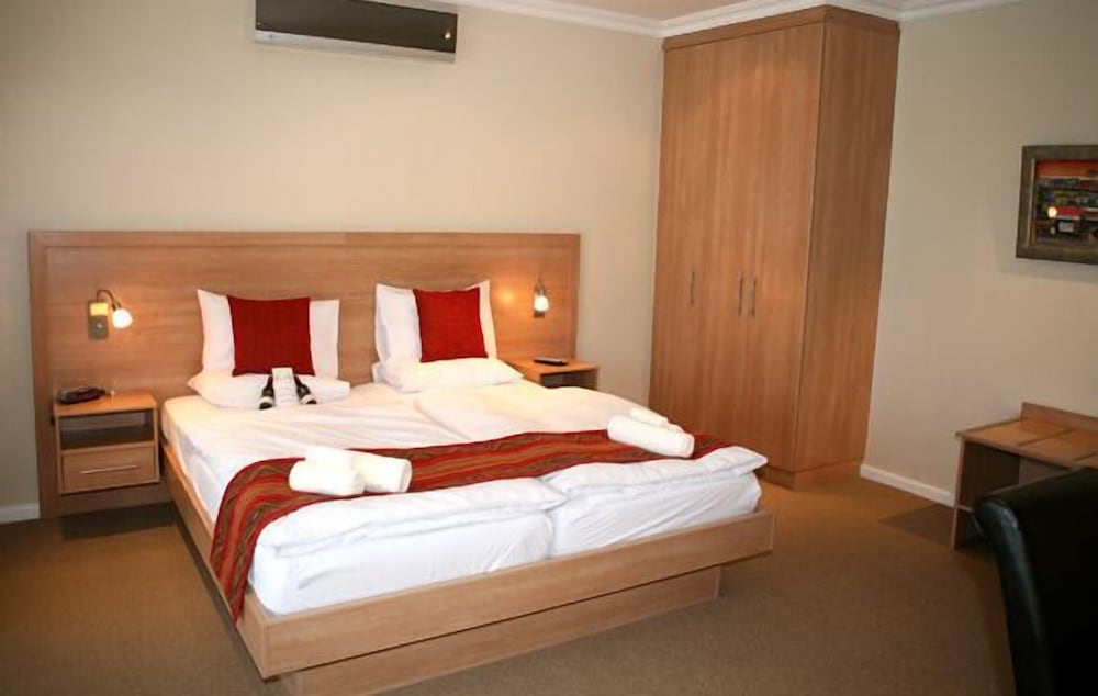 Hajos Lodge and Tours 13/50