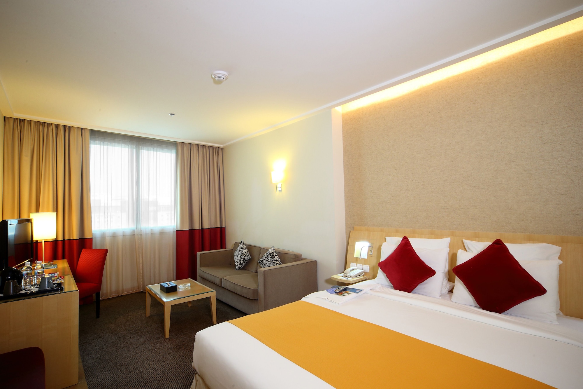 SUPERIOR, QUEEN BED